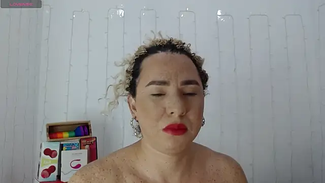 SofiaMadisson online show from 01-04-25, 01:10