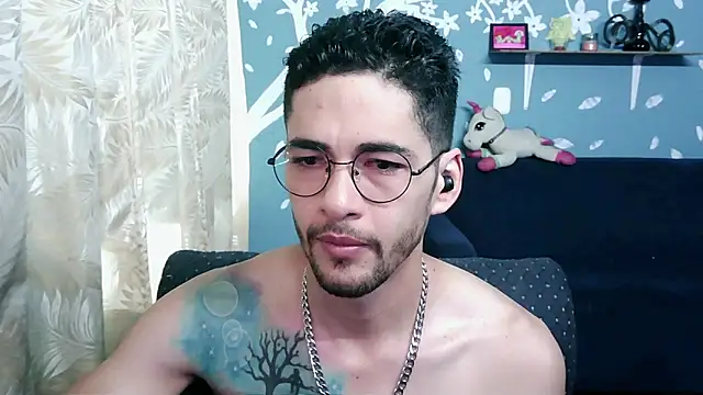 Snapshot of ponzothc chatting on 11-17-25, 09:31 ponzothc online show from 11-17-25, 09:31