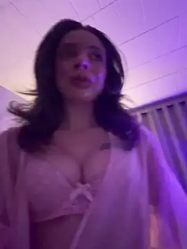 Snapshot of greedybratt chatting on 05-08-26, 03:45 greedybratt online show from 05-08-26, 03:45