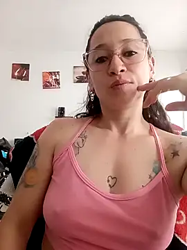 emilypoppy3 online show from 04-08-26, 09:48