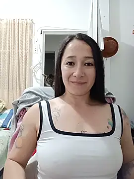 Snapshot of emilypoppy3 chatting on 06-14-26, 02:24 emilypoppy3 online show from 06-14-26, 02:24