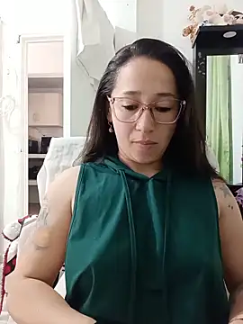 Snapshot of emilypoppy3 chatting on 06-19-26, 07:17 emilypoppy3 online show from 06-19-26, 07:17