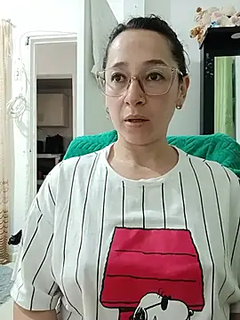 Snapshot of emilypoppy3 chatting on 07-11-26, 04:10 emilypoppy3 online show from 07-11-26, 04:10