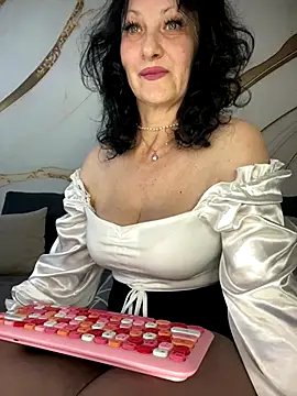 Katie-n online show from 09-29-25, 06:07