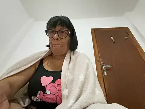 Snapshot of sweeviolet chatting on 04-23-26, 06:36 sweeviolet online show from 04-23-26, 06:36