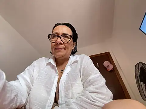 Snapshot of sweeviolet chatting on 05-10-26, 11:04 sweeviolet online show from 05-10-26, 11:04