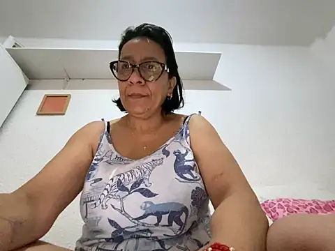 Snapshot of sweeviolet chatting on 05-29-26, 06:44 sweeviolet online show from 05-29-26, 06:44
