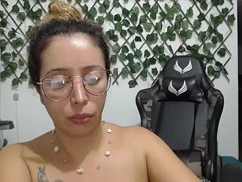 jeiana4u online show from 04-28-26, 02:49