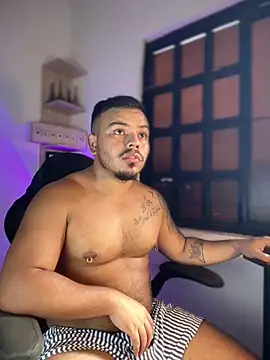 Snapshot of Naughty_Charly chatting on 03-08-26, 06:12 Naughty Charly online show from 03-08-26, 06:12