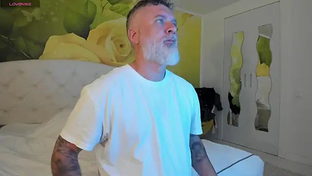 Snapshot of BlowMyXXL chatting on 03-20-26, 04:12 BlowMyXXL online show from 03-20-26, 04:12