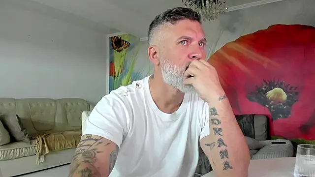 Snapshot of BlowMyXXL chatting on 03-28-26, 06:40 BlowMyXXL online show from 03-28-26, 06:40