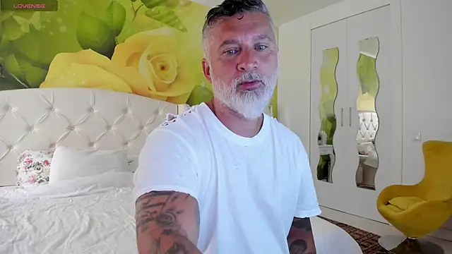 BlowMyXXL online show from 05-17-26, 07:39