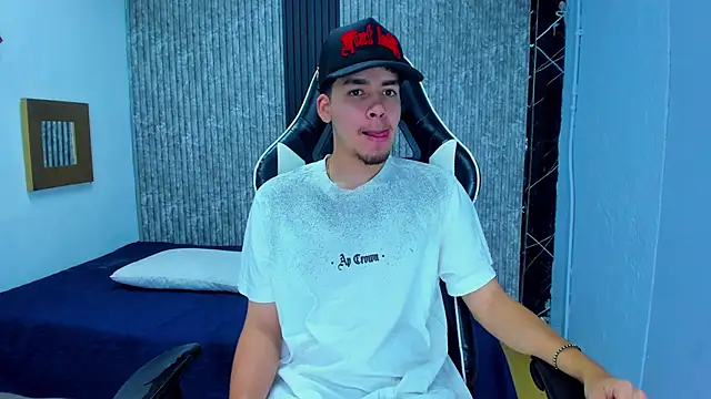 Snapshot of Mike_0233_ chatting on 01-09-26, 05:10 Mike 0233 online show from 01-09-26, 05:10