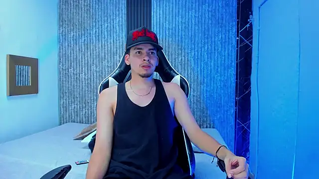 Snapshot of Mike_0233_ chatting on 01-10-26, 04:47 Mike 0233 online show from 01-10-26, 04:47