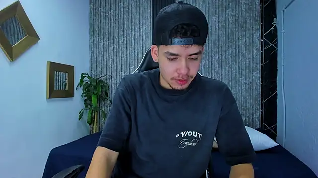 Snapshot of Mike_0233_ chatting on 01-15-26, 05:01 Mike 0233 online show from 01-15-26, 05:01