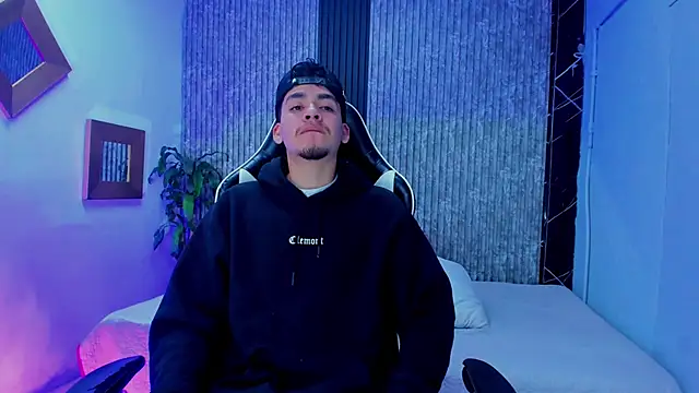 Snapshot of Mike_0233_ chatting on 01-16-26, 04:05 Mike 0233 online show from 01-16-26, 04:05