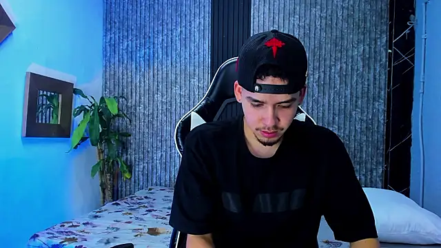 Snapshot of Mike_0233_ chatting on 02-01-26, 04:33 Mike 0233 online show from 02-01-26, 04:33