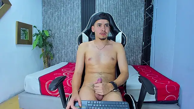 Snapshot of Mike_0233_ chatting on 02-03-26, 06:40 Mike 0233 online show from 02-03-26, 06:40