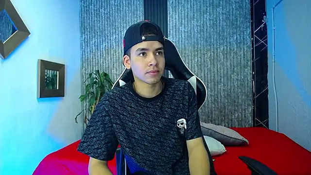 Snapshot of Mike_0233_ chatting on 02-15-26, 04:09 Mike 0233 online show from 02-15-26, 04:09