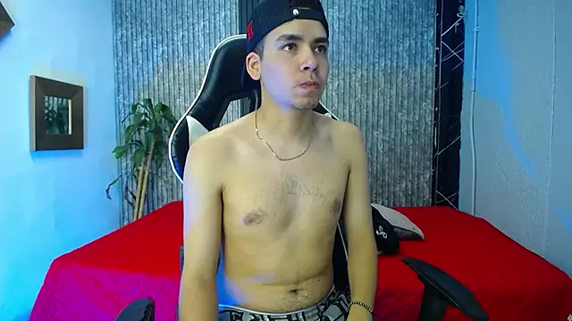 Snapshot of Mike_0233_ chatting on 02-15-26, 08:46 Mike 0233 online show from 02-15-26, 08:46