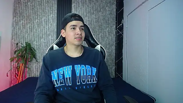 Snapshot of Mike_0233_ chatting on 02-17-26, 04:42 Mike 0233 online show from 02-17-26, 04:42