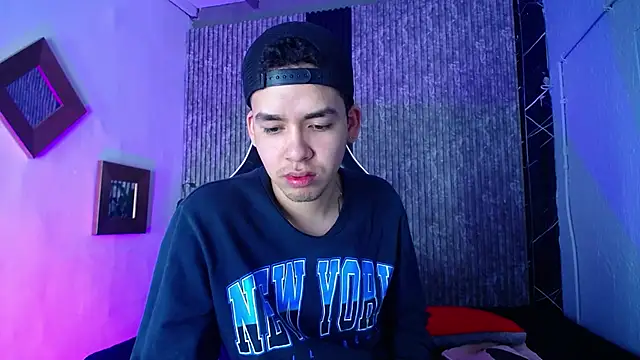 Snapshot of Mike_0233_ chatting on 02-20-26, 04:20 Mike 0233 online show from 02-20-26, 04:20