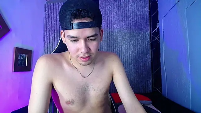 Snapshot of Mike_0233_ chatting on 02-20-26, 06:26 Mike 0233 online show from 02-20-26, 06:26