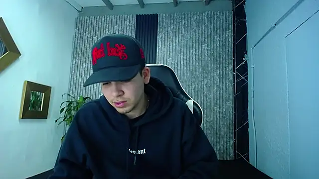 Snapshot of Mike_0233_ chatting on 02-22-26, 04:57 Mike 0233 online show from 02-22-26, 04:57