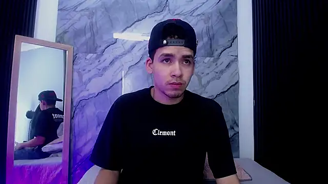 Snapshot of Mike_0233_ chatting on 02-25-26, 07:45 Mike 0233 online show from 02-25-26, 07:45