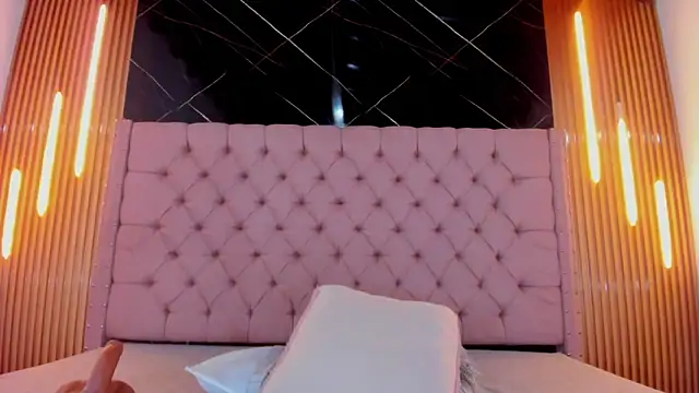 AinaPink online show from 05-31-26, 06:09