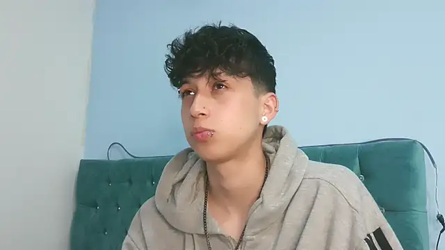  Thomas hot  online show from 04-17-26, 05:54