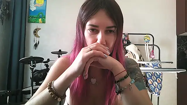 Snapshot of BlueXOwl chatting on 09-15-25, 01:11 BlueXOwl online show from 09-15-25, 01:11