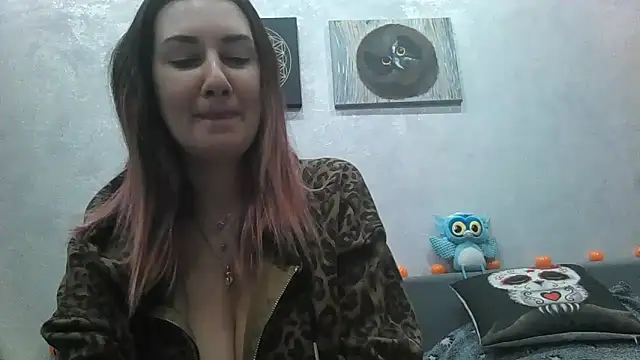 Snapshot of BlueXOwl chatting on 12-18-25, 05:30 BlueXOwl online show from 12-18-25, 05:30