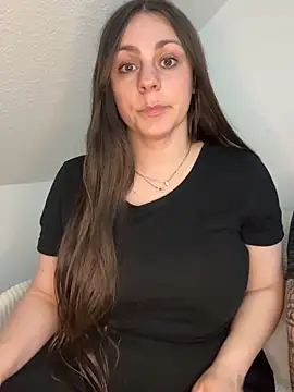 Snapshot of Loella-Rose chatting on 03-27-26, 10:53 Loella-Rose online show from 03-27-26, 10:53