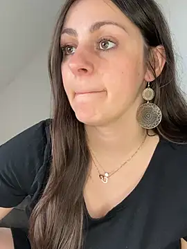 Snapshot of Loella-Rose chatting on 03-28-26, 02:27 Loella-Rose online show from 03-28-26, 02:27