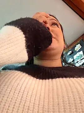 Snapshot of Sophie-hatter chatting on 06-05-26, 04:13 Sophie-hatter online show from 06-05-26, 04:13