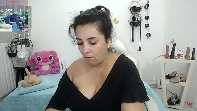 Snapshot of mom_hot__ chatting on 06-18-26, 01:04 mom hot online show from 06-18-26, 01:04
