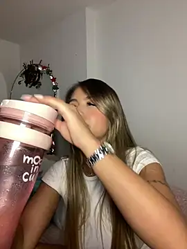 Snapshot of _laura_02 chatting on 12-12-24, 12:38 laura 02 online show from 12-12-24, 12:38