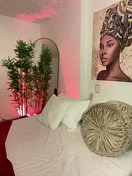 Snapshot of _laura_02 chatting on 12-23-24, 09:18 laura 02 online show from 12-23-24, 09:18