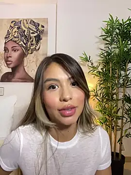 Snapshot of _laura_02 chatting on 01-26-25, 08:34 laura 02 online show from 01-26-25, 08:34