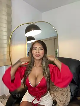 Snapshot of _laura_02 chatting on 02-20-25, 05:07 laura 02 online show from 02-20-25, 05:07