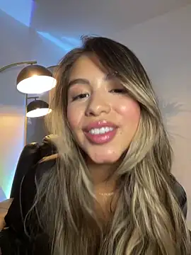 Snapshot of _laura_02 chatting on 03-01-25, 12:50 laura 02 online show from 03-01-25, 12:50