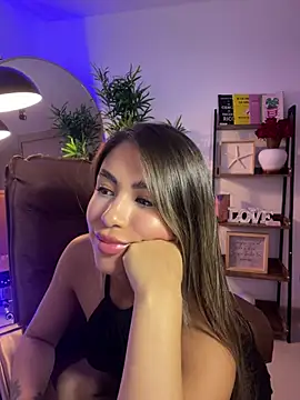 Snapshot of _laura_02 chatting on 03-18-25, 07:53 laura 02 online show from 03-18-25, 07:53