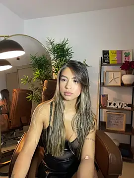 Snapshot of _laura_02 chatting on 03-19-25, 04:55 laura 02 online show from 03-19-25, 04:55