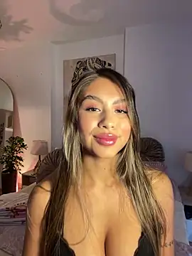 Snapshot of _laura_02 chatting on 03-20-25, 01:59 laura 02 online show from 03-20-25, 01:59