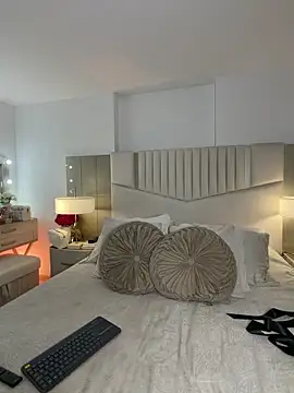 Snapshot of _laura_02 chatting on 02-04-26, 10:15 laura 02 online show from 02-04-26, 10:15