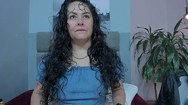 Snapshot of hanny_milf chatting on 07-12-26, 11:45 hanny milf online show from 07-12-26, 11:45