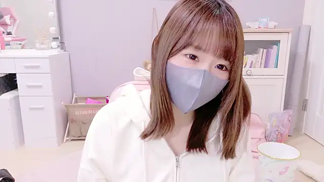 Yui-Ch online show from 03-05-25, 11:17