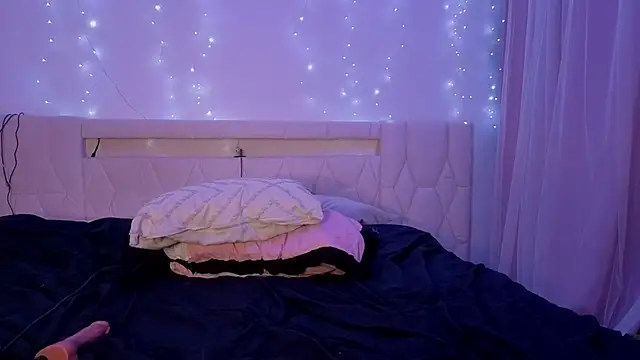 Snapshot of kamila_french chatting on 03-27-26, 10:42 kamila french online show from 03-27-26, 10:42