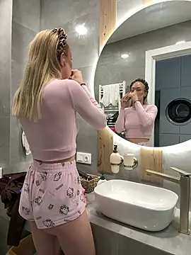 LuisaBecker online show from 04-14-26, 04:29